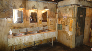 Illustration for article titled Inside the Japanese Arcade That Looks Like a Hong Kong Slum